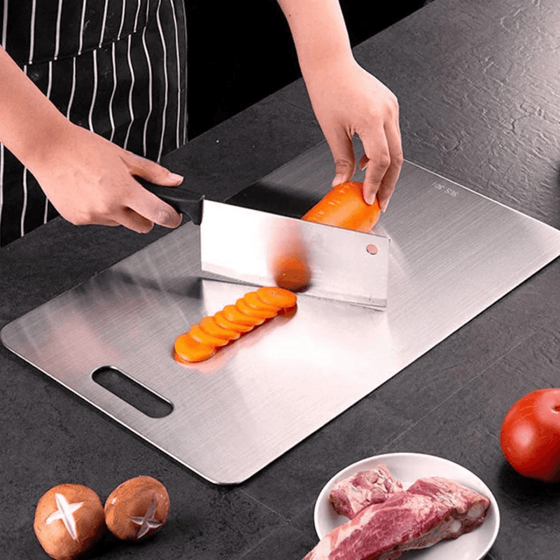 Tábua de Aço Inoxidável Durável e Prática na Cozinha